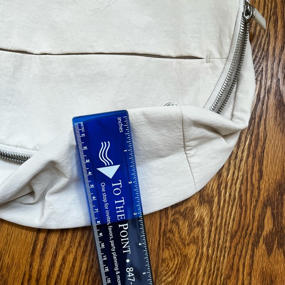 lululemon athletica Cream 2L Festival Crossbody Bag—New Without Tags - Picture 11 of 11